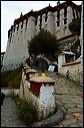 Potala_courtyard